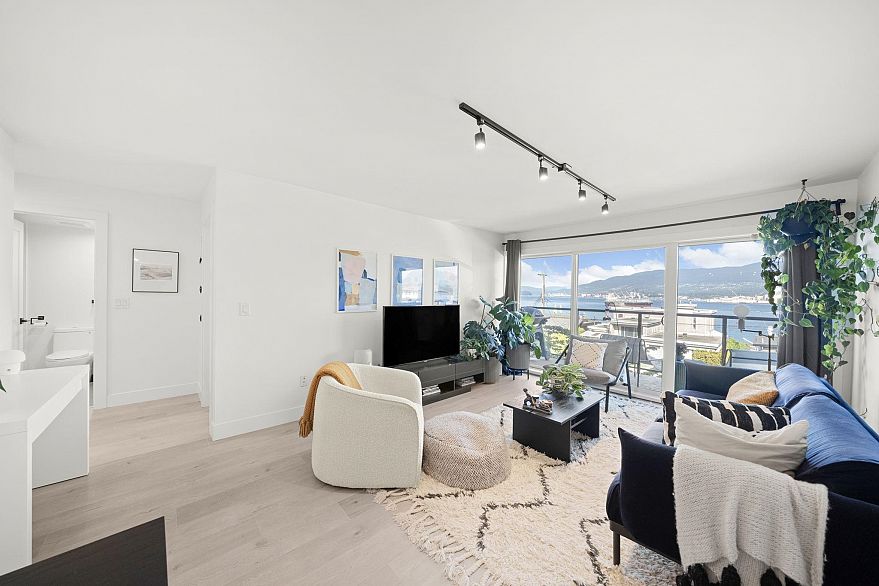 302 2366 Wall Street