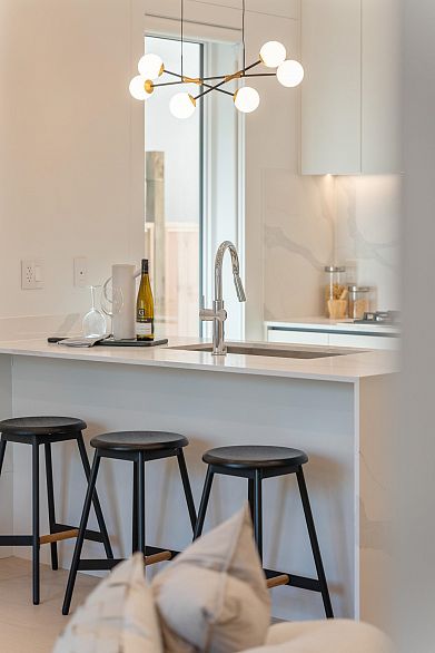 1 6933 Prince Edward Street