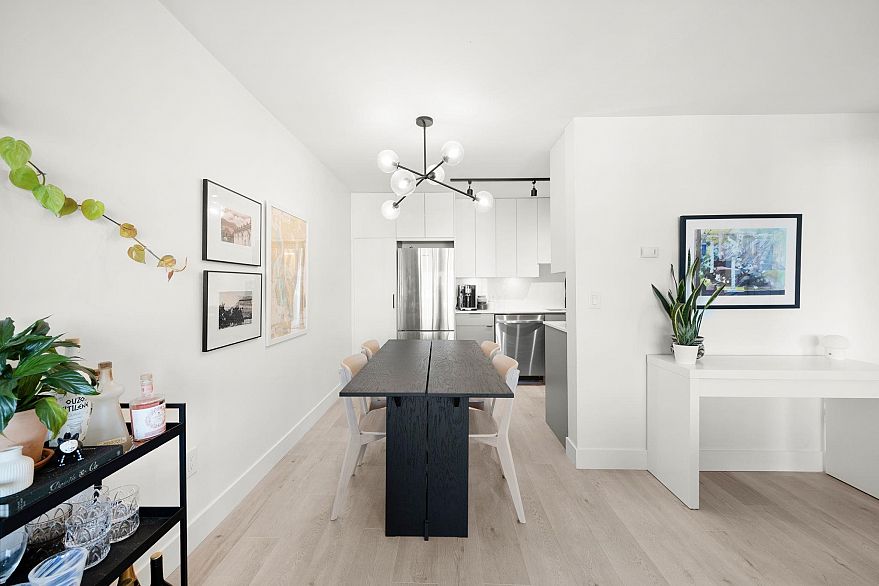 302 2366 Wall Street