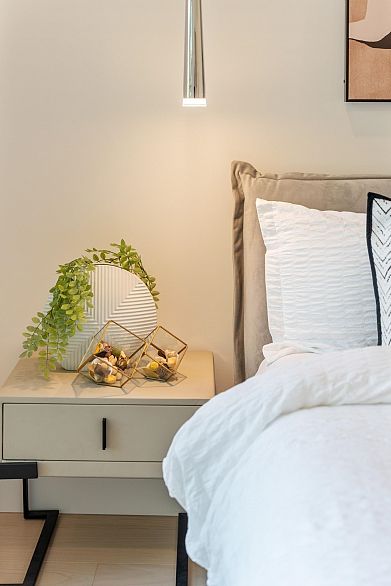 1 6933 Prince Edward Street