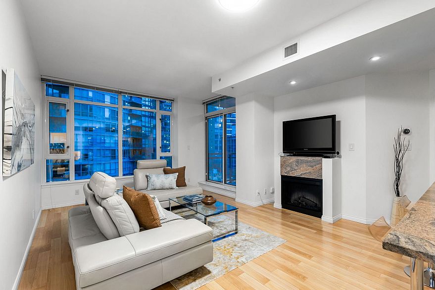 807 1211 Melville Street