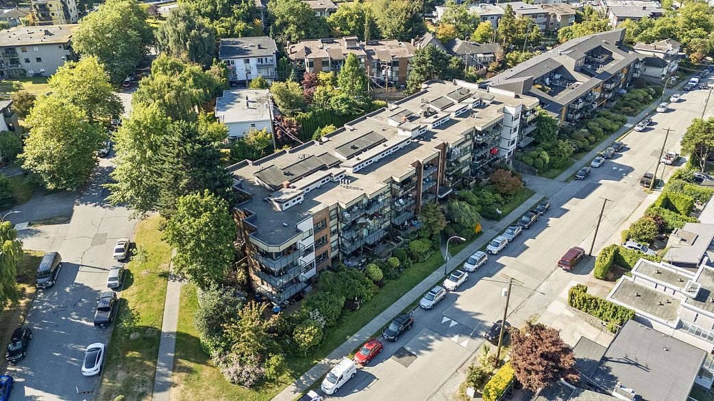 302 2366 Wall Street