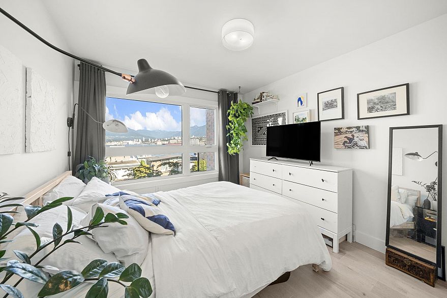 302 2366 Wall Street