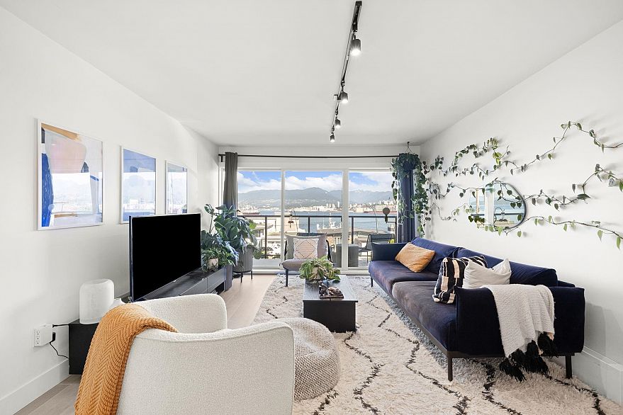 302 2366 Wall Street