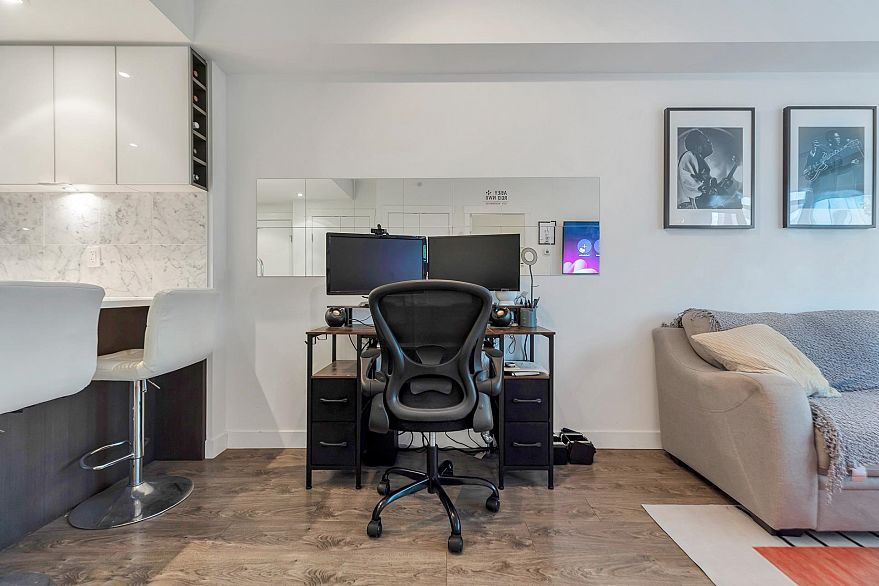 312 110 Switchmen Street