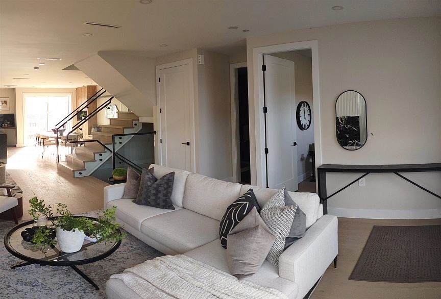 1 1706 W 68th Avenue