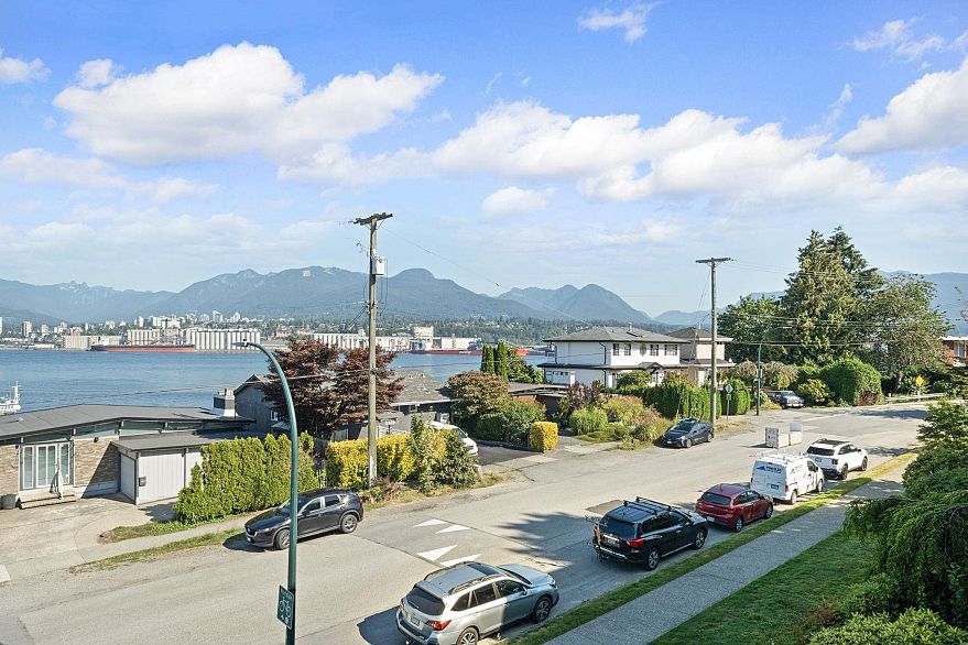 302 2366 Wall Street