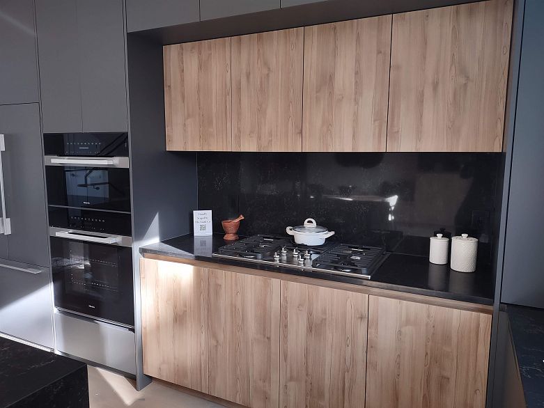 1 1706 W 68th Avenue