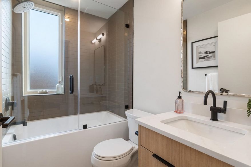 2 1937 Templeton Drive