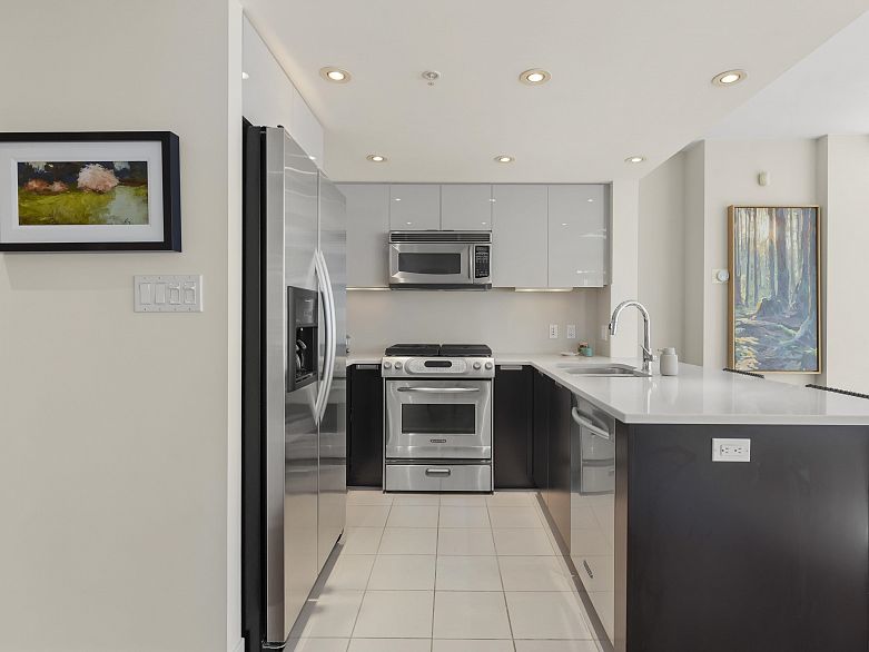 1505 1205 W Hastings Street