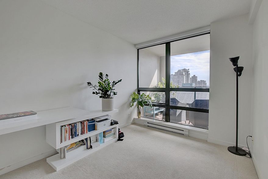 1303 938 Smithe Street