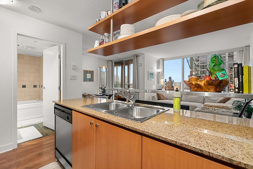 2108 1438 Richards Street