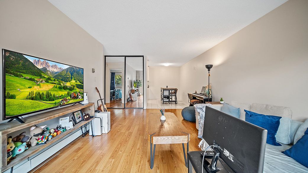 229 2033 Triumph Street