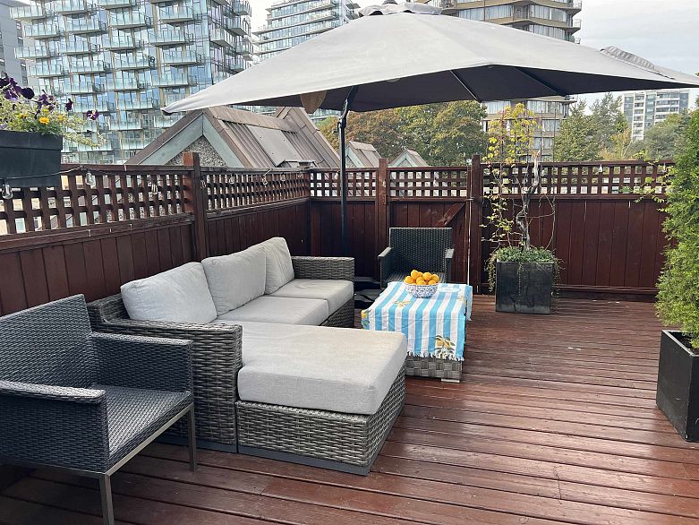 319 1500 Pendrell Street