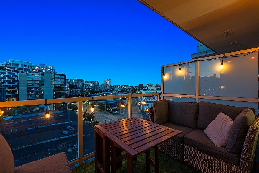 1004 1887 Crowe Street