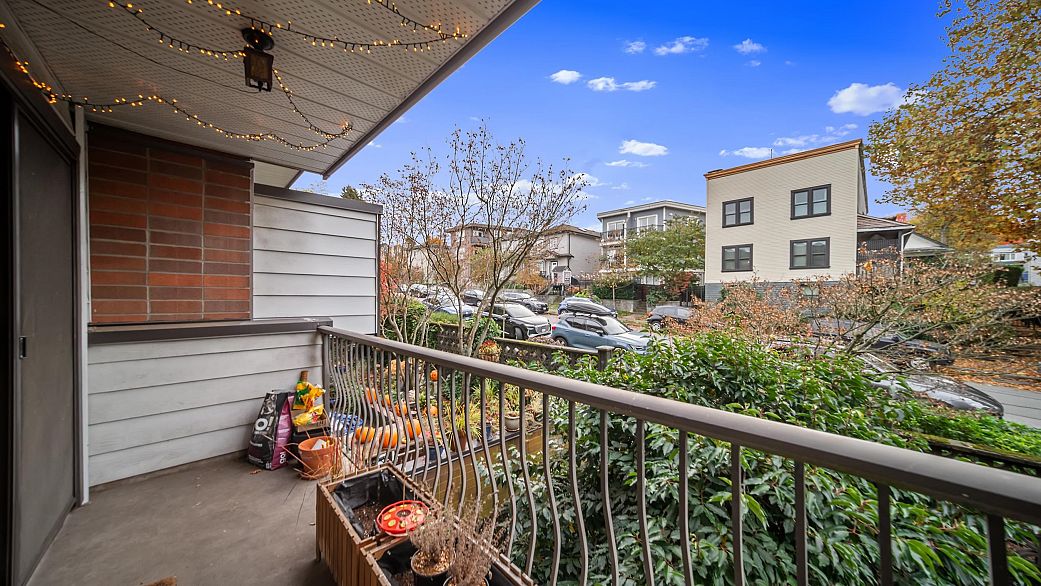 229 2033 Triumph Street