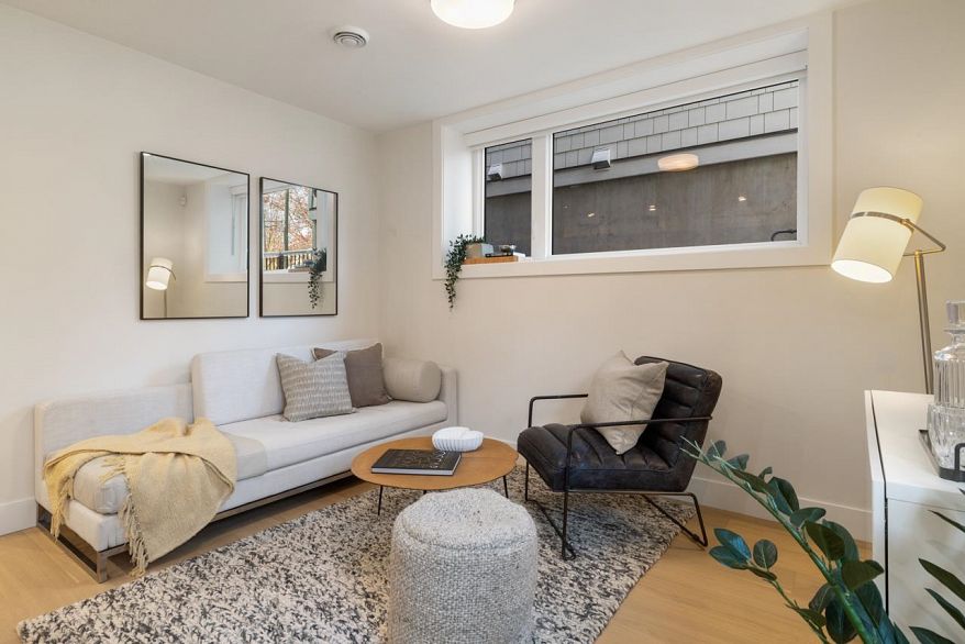 1 1937 Templeton Drive