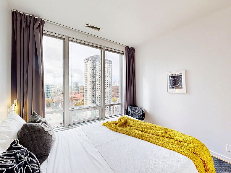 1207 989 Nelson Street