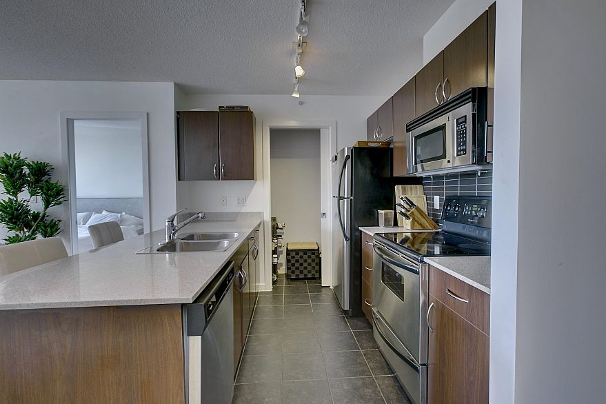 1303 938 Smithe Street