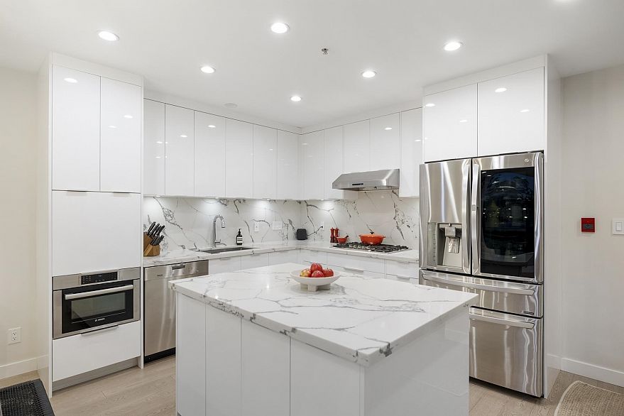 211 1961 Collingwood Street