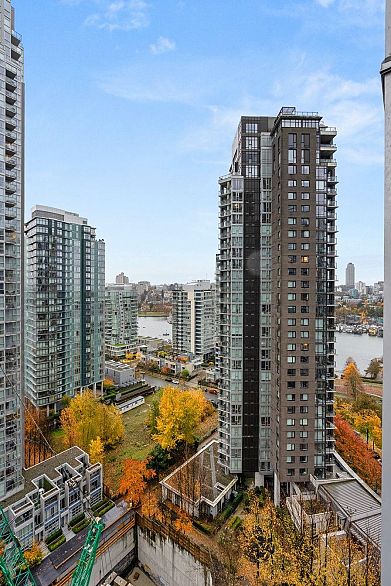 2108 1438 Richards Street