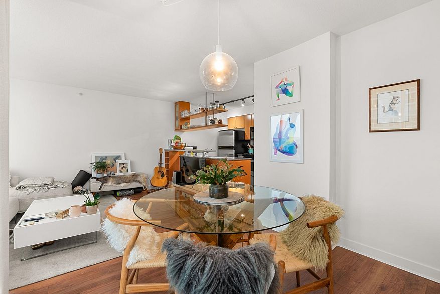 2108 1438 Richards Street