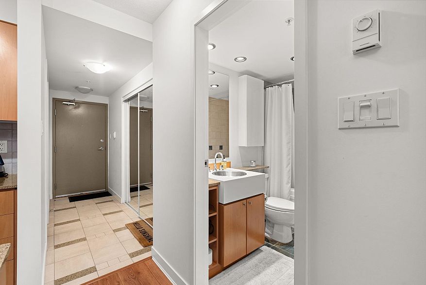 2108 1438 Richards Street