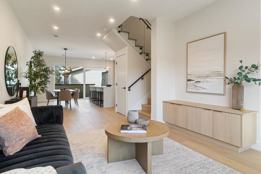 2 1937 Templeton Drive