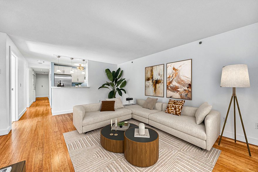 28 1345 W 4th Avenue