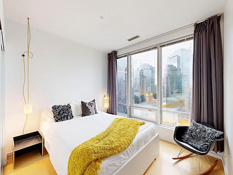 1207 989 Nelson Street