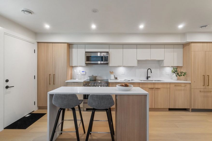 1 1937 Templeton Drive