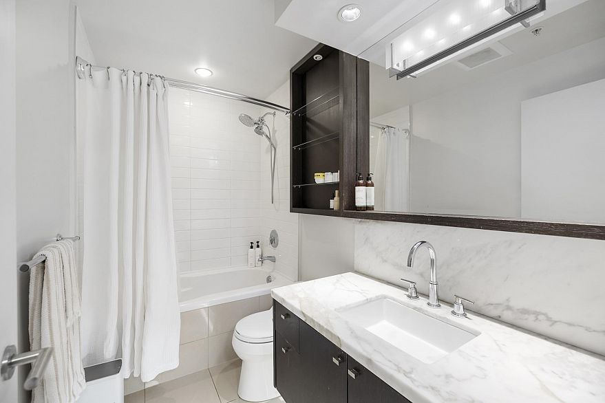 211 1961 Collingwood Street