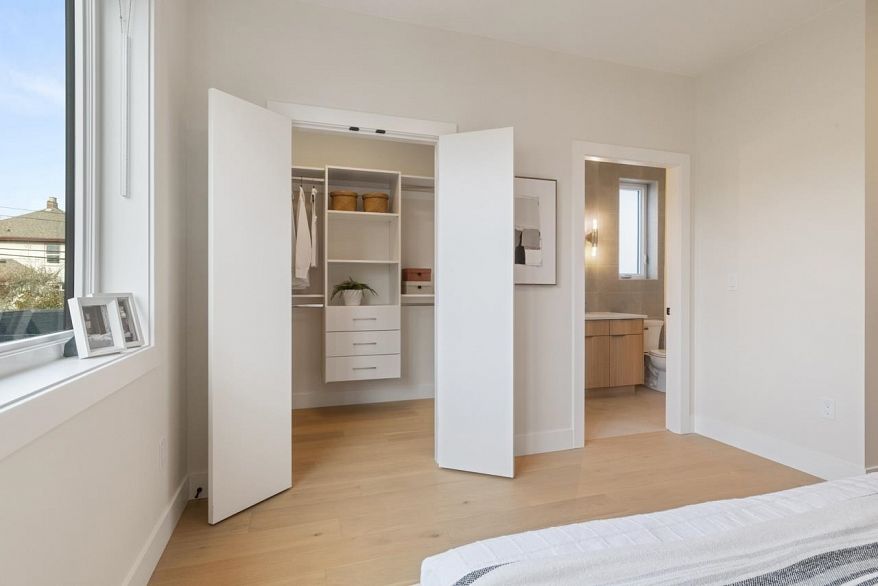 2 1937 Templeton Drive