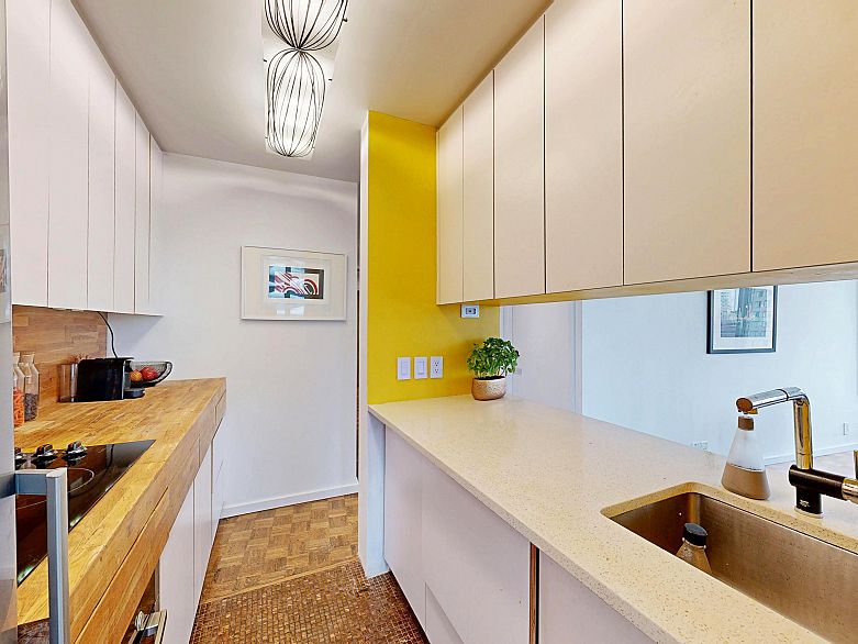 1207 989 Nelson Street