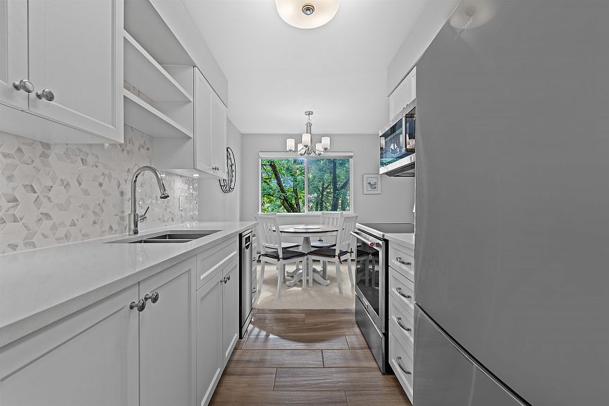 305 8775 Cartier Street