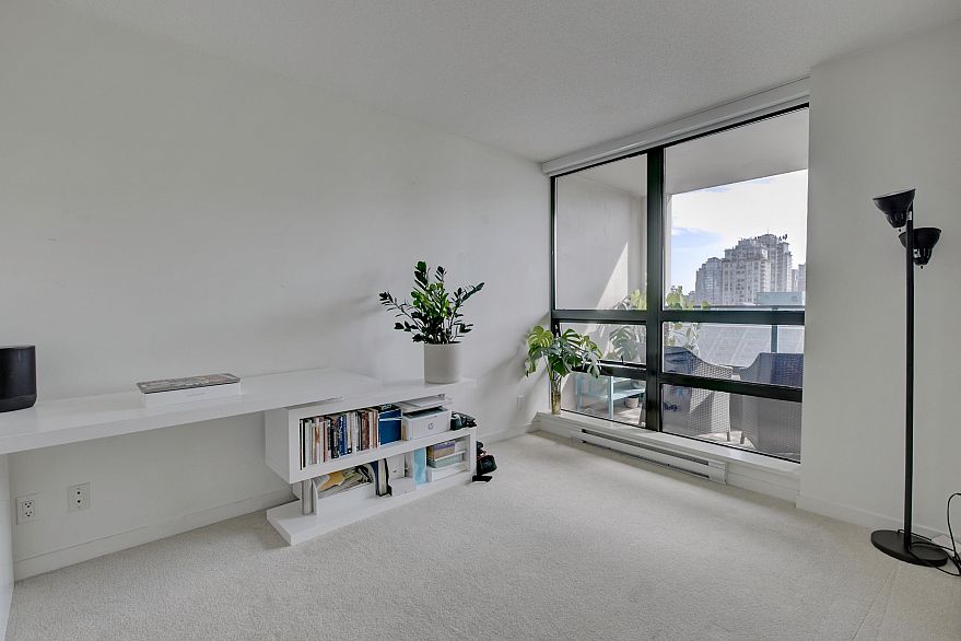 1303 938 Smithe Street