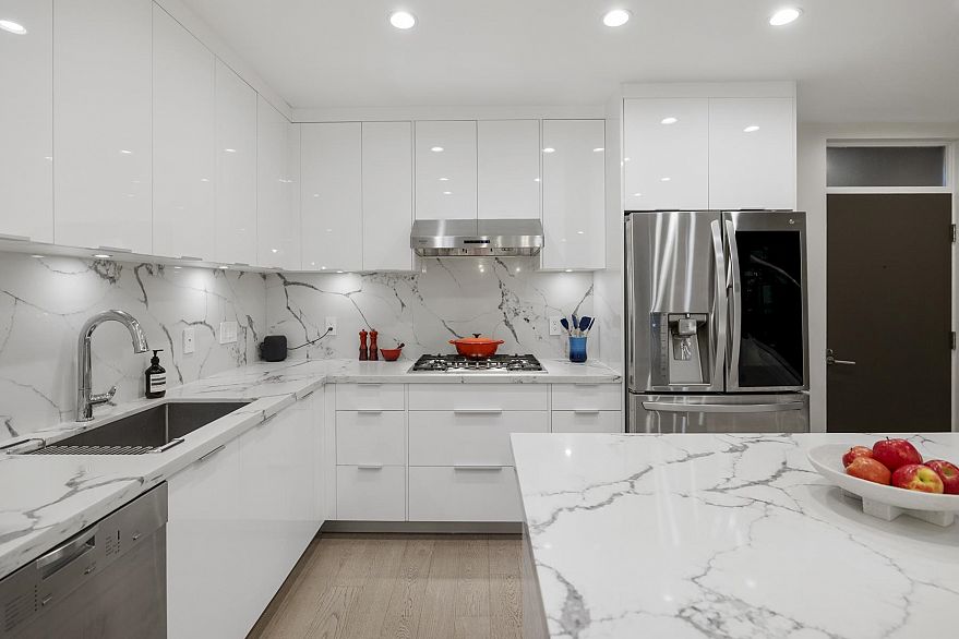 211 1961 Collingwood Street