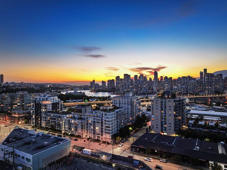 1004 1887 Crowe Street