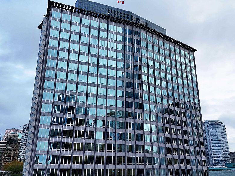 1207 989 Nelson Street