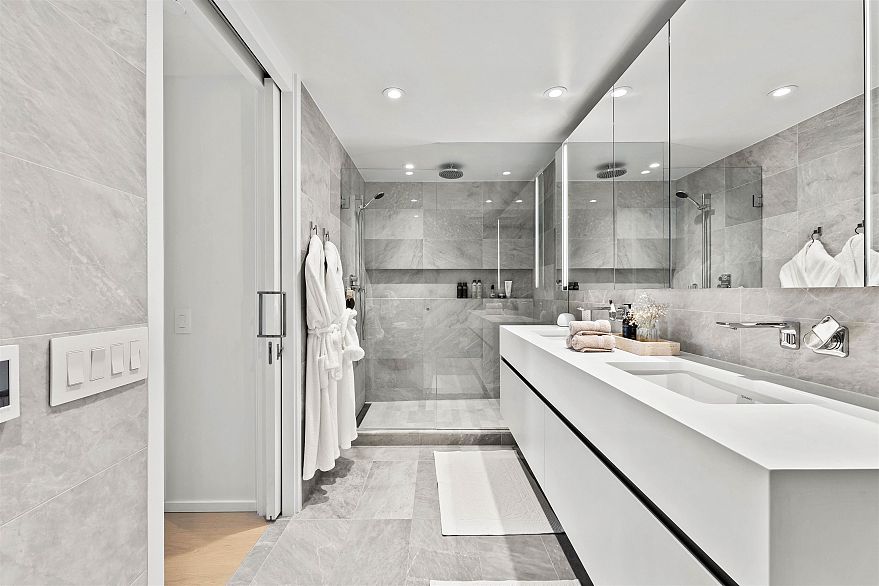 2403 889 Pacific Street