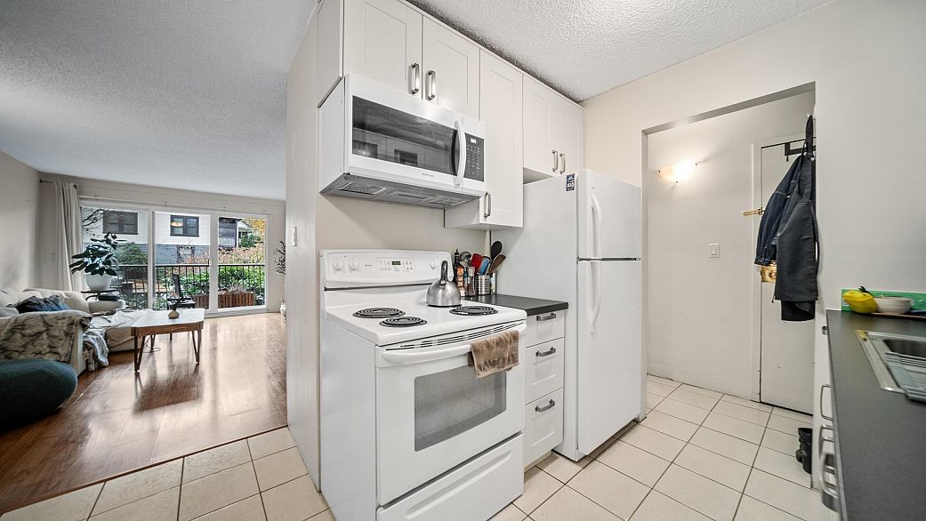 229 2033 Triumph Street