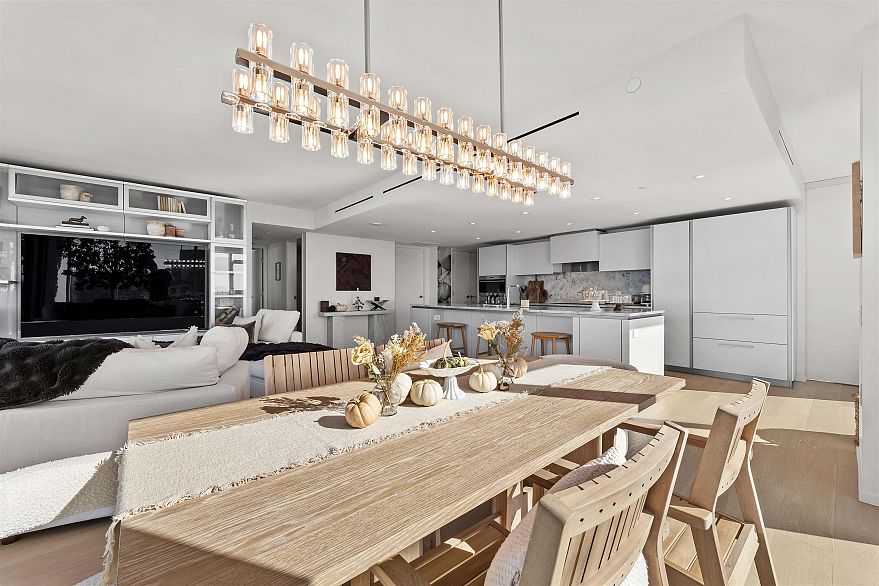 2403 889 Pacific Street