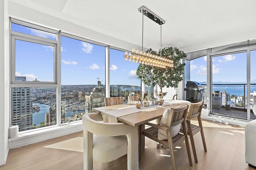 2403 889 Pacific Street