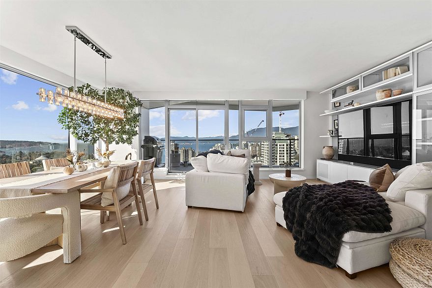 2403 889 Pacific Street