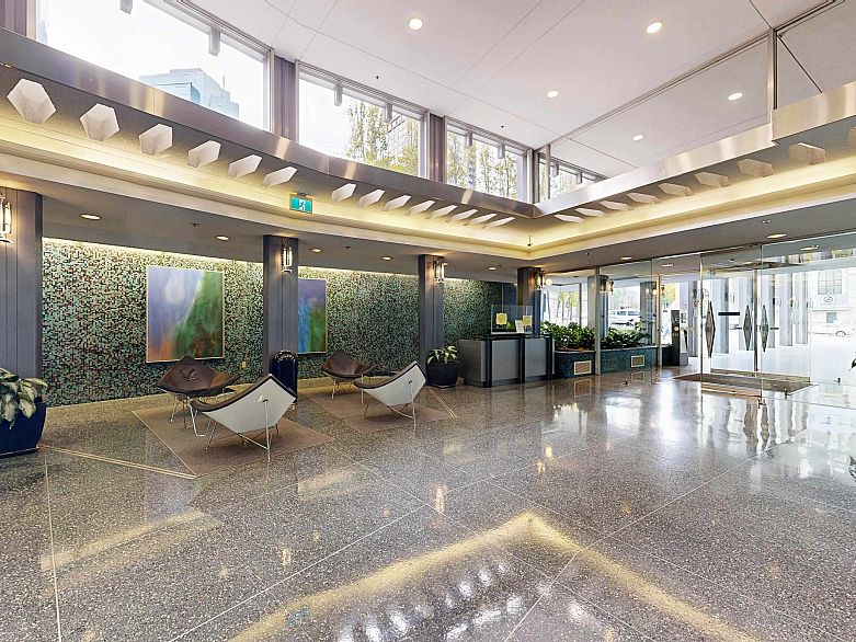 1207 989 Nelson Street