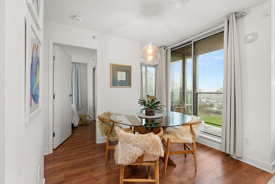 2108 1438 Richards Street