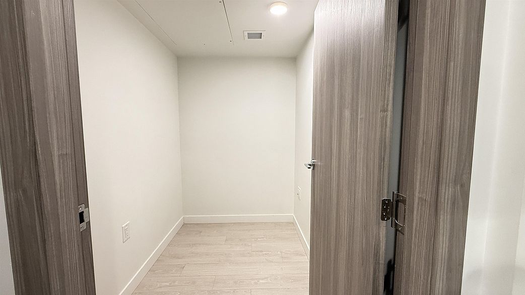 816 1768 COOK STREET, Vancouver BC V5Y 0N3