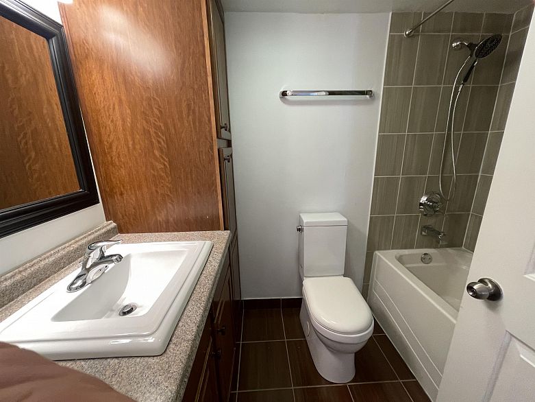 312 1215 Pacific Street