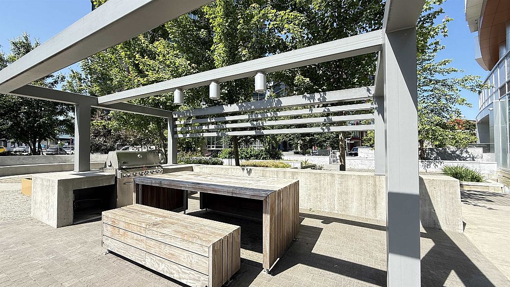 816 1768 COOK STREET, Vancouver BC V5Y 0N3