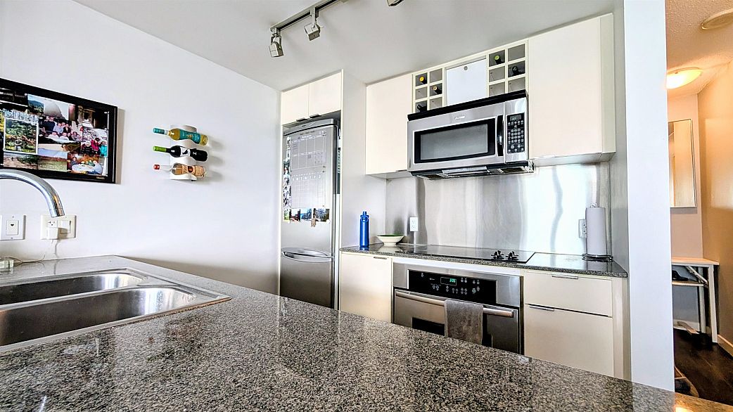 3301 233 Robson Street